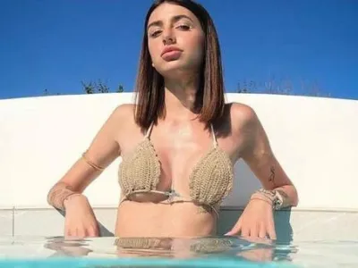 Michelle Comi: La Provocatrice dei Social Porno Che Incanta gli Imprenditori